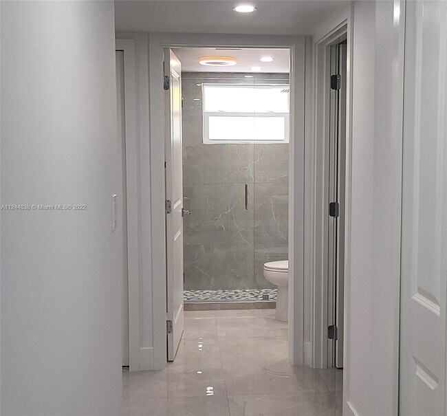 Building Photo - 2553 W 76th St