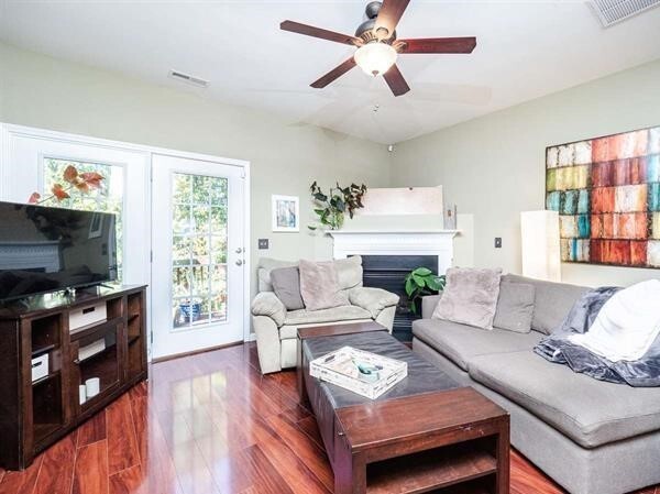 Building Photo - Lovely townhouse in fantastic Durham locat...