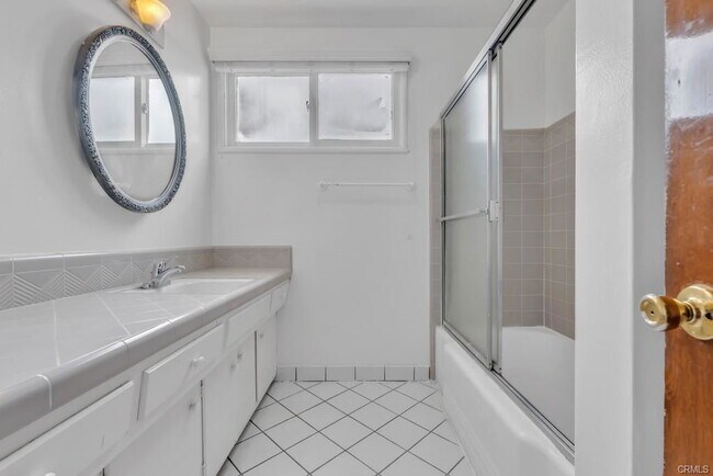 Foto del edificio - 9339 Louise Ave