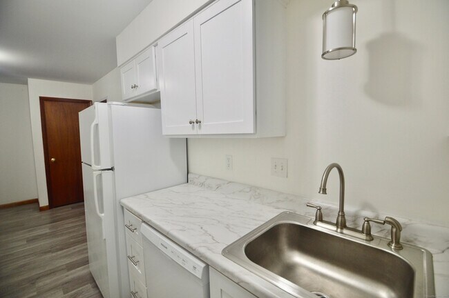Foto del edificio - 115 Short Beach Rd