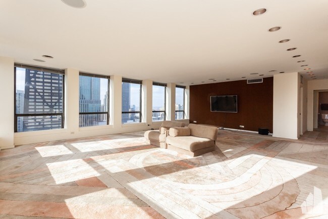 Foto del edificio - 261 E Chestnut St