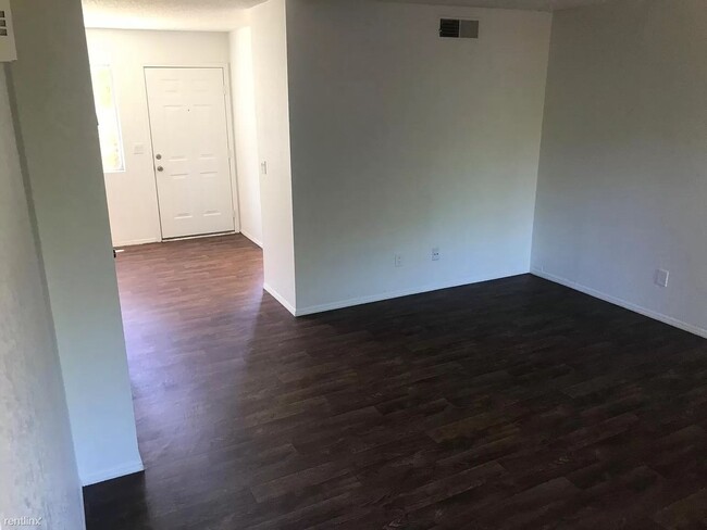 Building Photo - 2 br, 1 bath Townhome - 914 W Glendale Ave