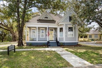 Building Photo - 1327 SpringHill Ave
