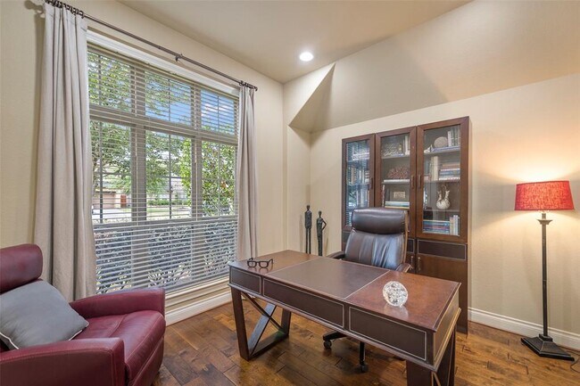 Building Photo - 27930 Colonial Point Dr