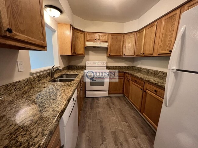 Foto del edificio - 179 E Village Rd