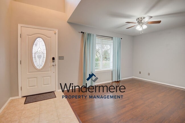 Building Photo - 1134 NW Redwing Dr