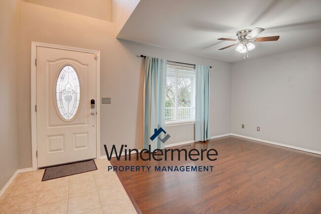 Foto del edificio - 1134 NW Redwing Dr