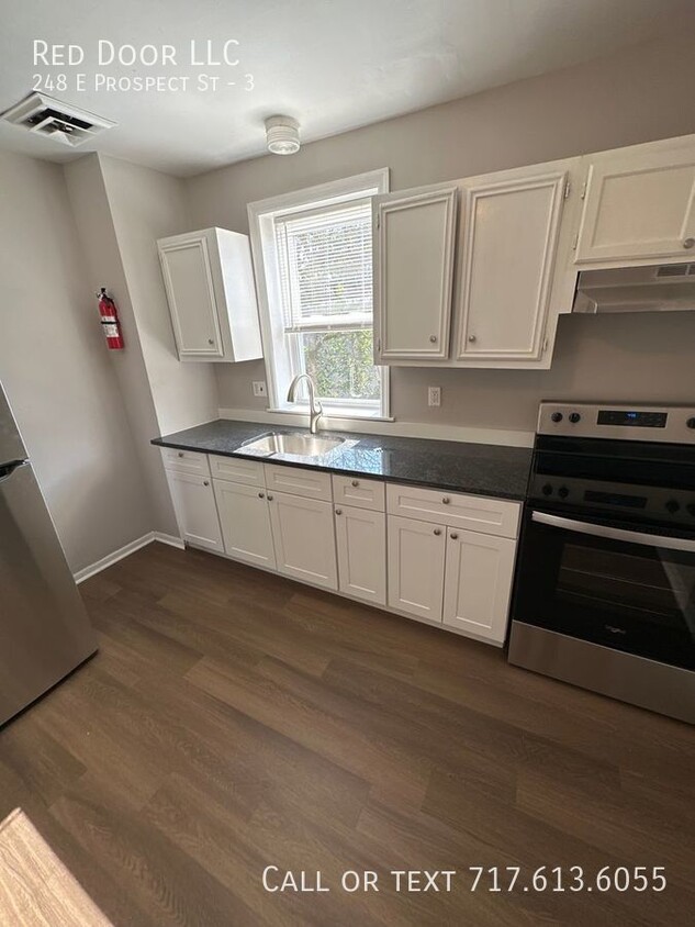 Primary Photo - Recently remodeled 2 bedroom in York!!