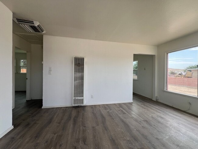 Building Photo - P054