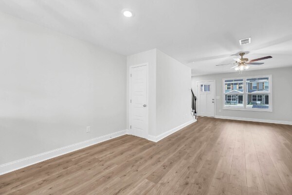 Foto del edificio - 210 W Point Dr