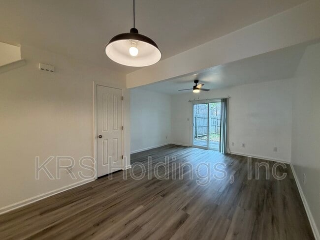 Building Photo - 30 Terri Sue Ct