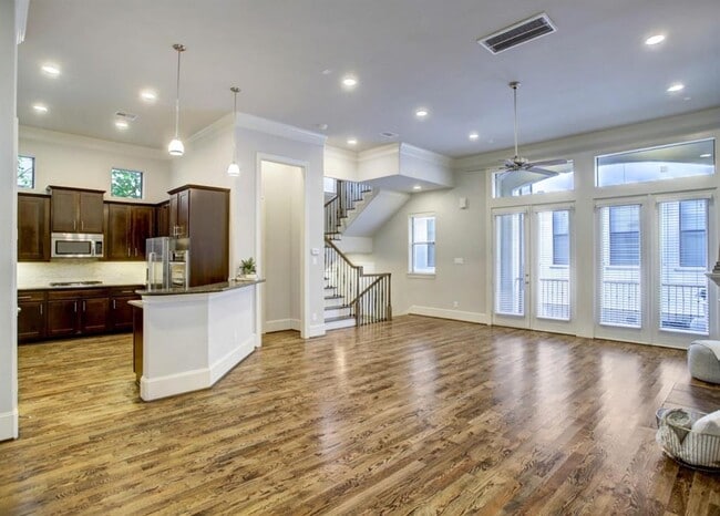 Building Photo - 1853 Dart St