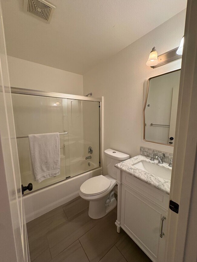 Foto del edificio - 3650 Summerlinn Dr