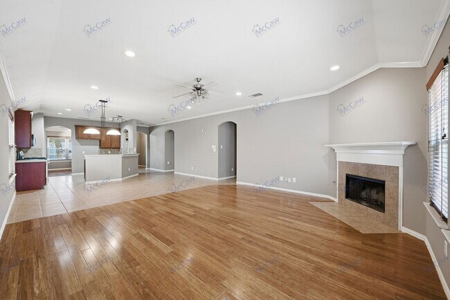 Foto del edificio - 604 Creekside Dr