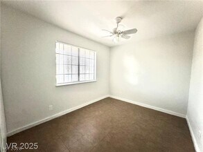 Building Photo - 2112 Venus Ave