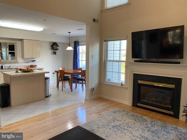 Building Photo - 202 Oaktree Ct