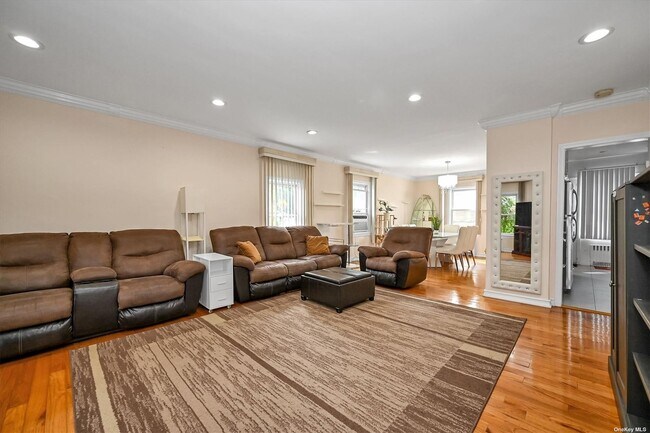 Foto del edificio - 76-54-76169 169th St
