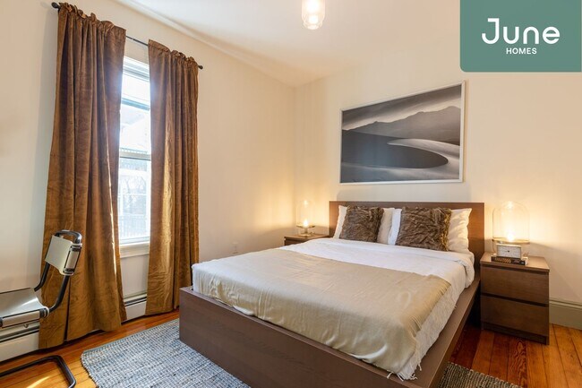 Building Photo - ROOM ONLY in 4-bed/1.0-bath Home
