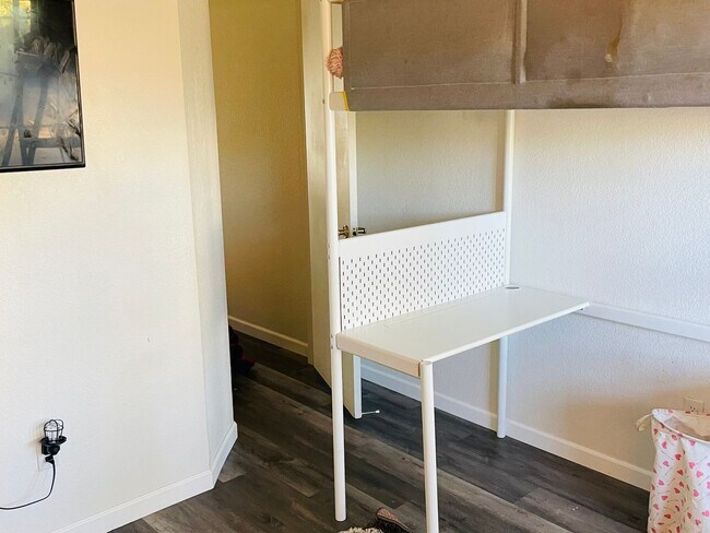 Building Photo - 3 Bedroom Single Family Home in Sacramento