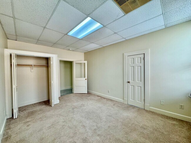 Foto del edificio - Downtown South Hill Apartment