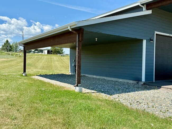 Building Photo - Beautiful West Kalispell Home