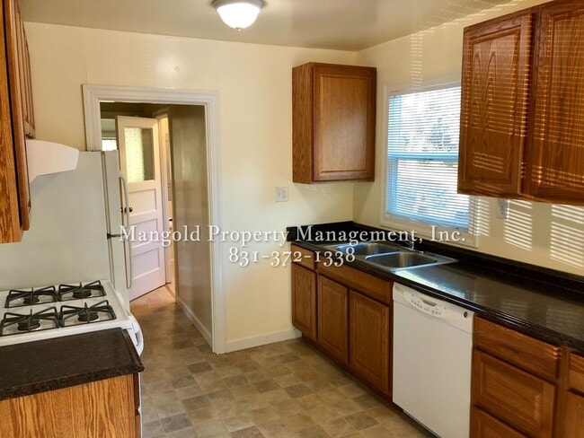 Building Photo - Charming 1-Bed 1-Bath Home with Bonus Room...