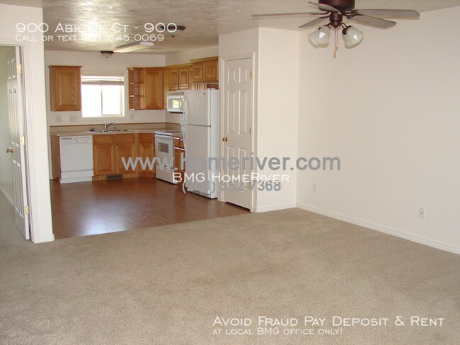Building Photo - 3 bedroom twinhome in Trailwood Village