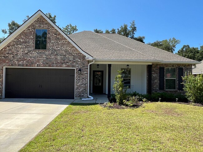 Building Photo - Exceptional 4 Bedroom in Milton