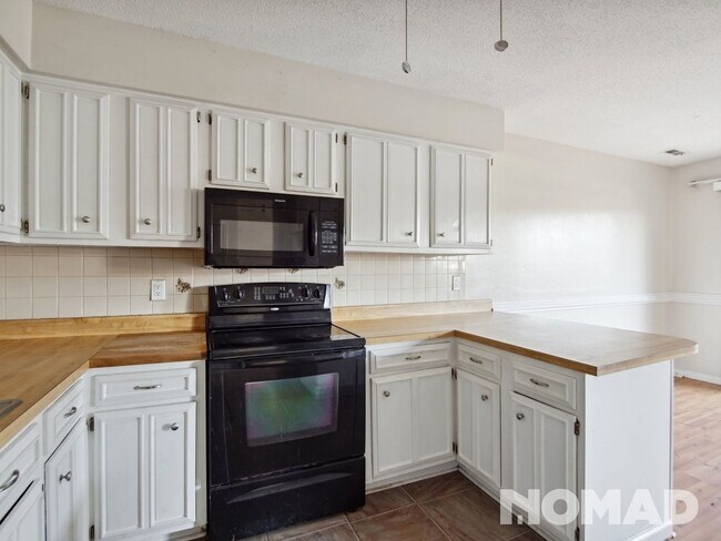 Foto del edificio - 3 Bedroom Condo in Raleigh