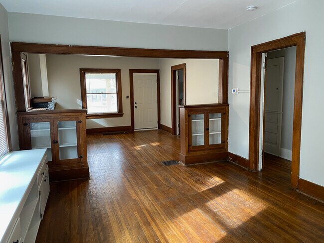 Building Photo - 136 S Green St