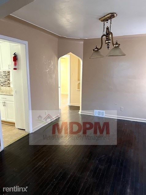 Building Photo - 3 br, 1 bath House - 15686 Saratoga St