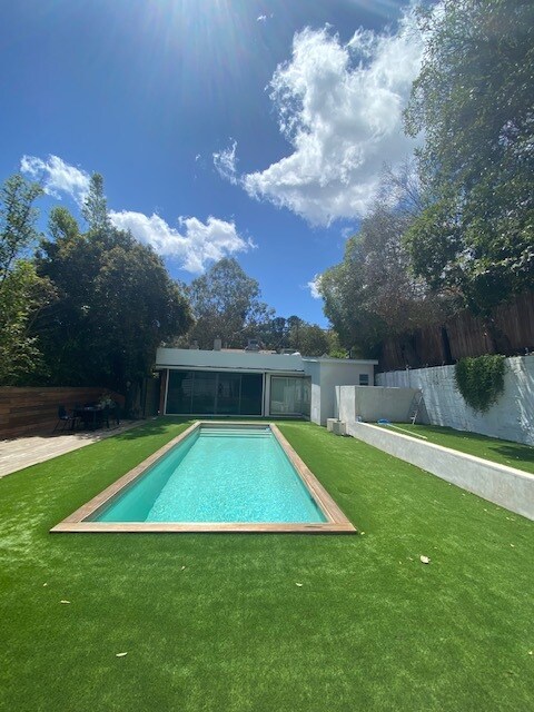 Foto del edificio - 8649 Crescent Dr