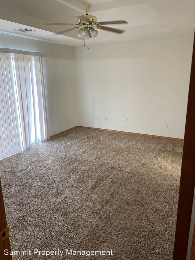 Building Photo - 3 br, 2 bath House - 2217 N. Burdick