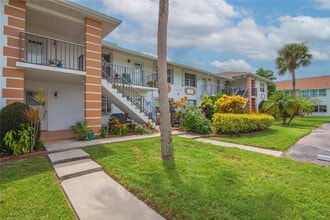 Building Photo - 1217 S Lakes End Dr