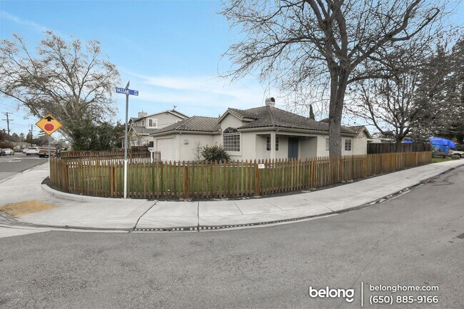 Building Photo - 403 Farley St