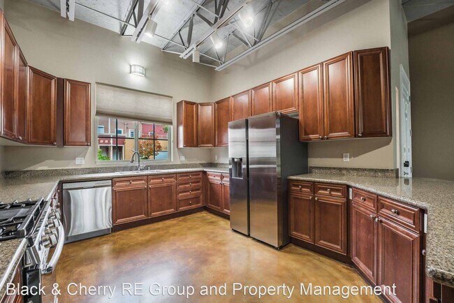 Building Photo - 3 br, 2 bath House - 5664 Deer Creek Falls...