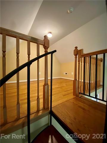 Building Photo - 1728 Wildwood Dr