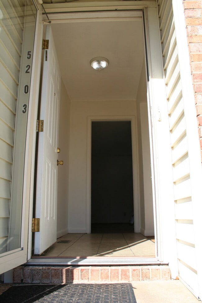 Building Photo - 5203 Longbranch Dr