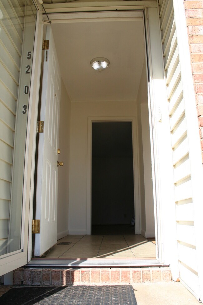 Foto del edificio - 5203 Longbranch Dr