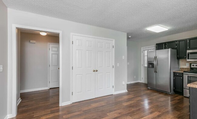 Foto del edificio - 15 Nealtown Way