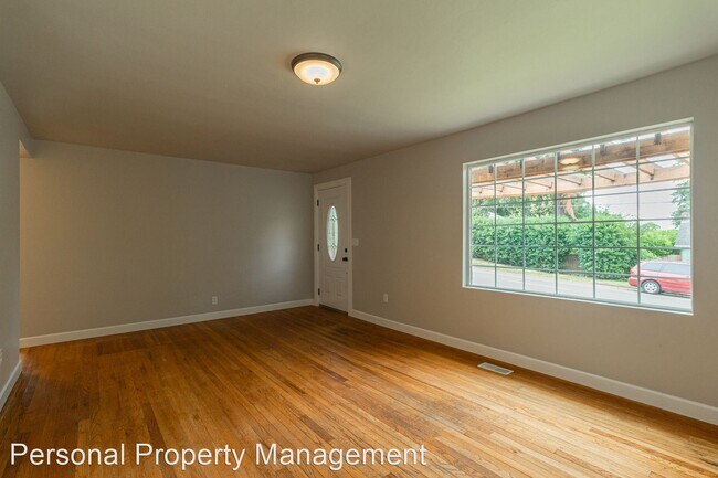 Building Photo - 2 br, 2 bath House - 2322 E 16th Street