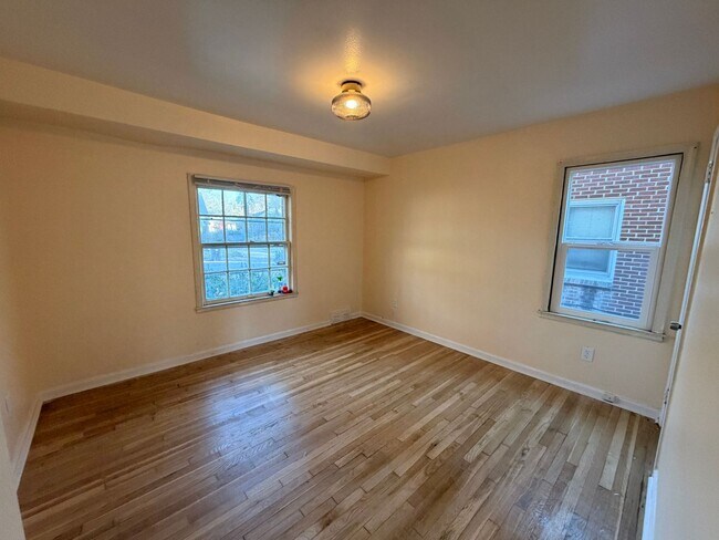 Foto del edificio - Section 8 welcomed at this modern rehabbed...