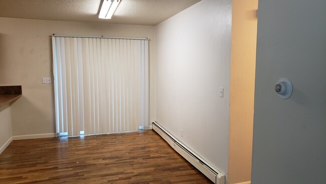 Building Photo - 1625 NE Wheatland Dr