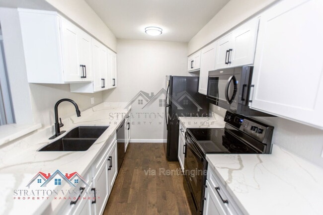 Building Photo - 10610 S 48th St