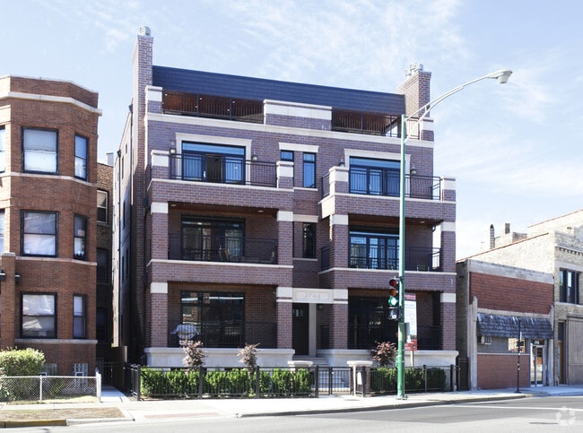 Building Photo - 3764 N Clark St