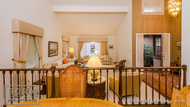 Foto del edificio - 1411 Crestview Dr