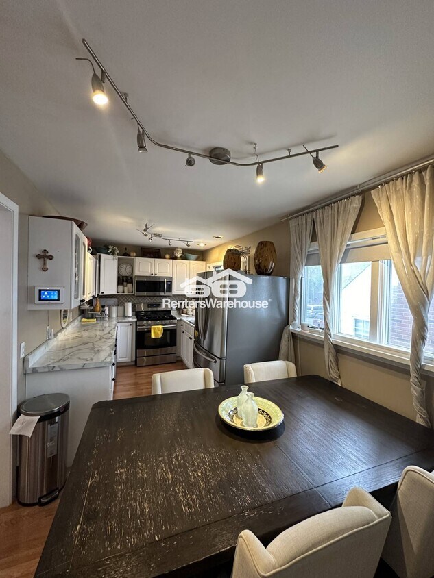 Foto principal - 1155 W James Ave