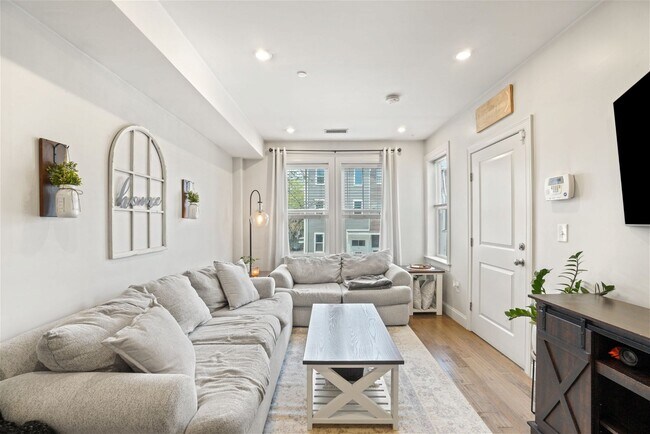 Building Photo - 91 Chelsea Street Apt #2, Boston, MA 02128...
