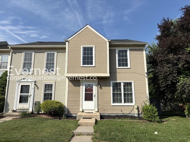 Building Photo - Spacious Town Home with Modern Amenities / 3 Beds & 2.5 Bath / Available Now!