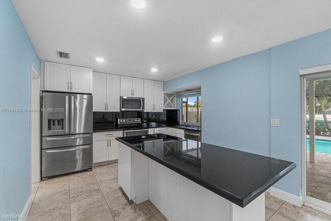 Foto del edificio - 3 br, 2 bath House - 321 NE 2nd Ct